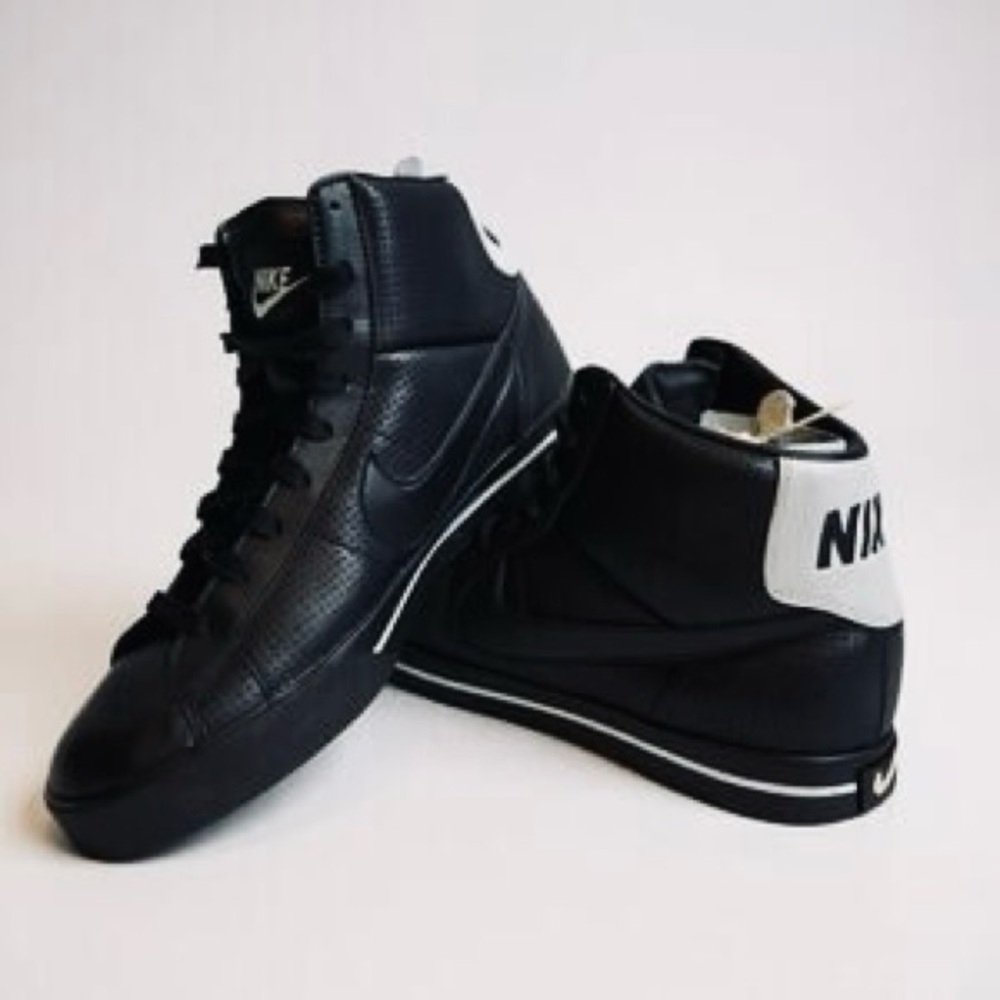 Nike Men's Black and White Sneakers